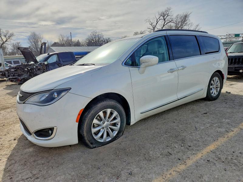 CHRYSLER PACIFICA T 2017 with VIN 2C4RC1BG4HR691520 - Photo from auction