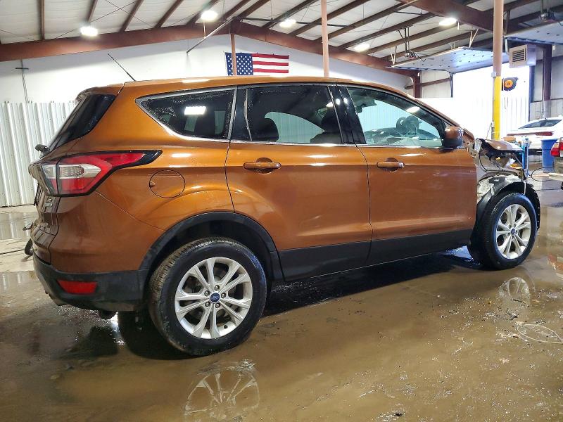 Photo 3 from auction – 2017 FORD ESCAPE SE with VIN 1FMCU9G96HUB74424
