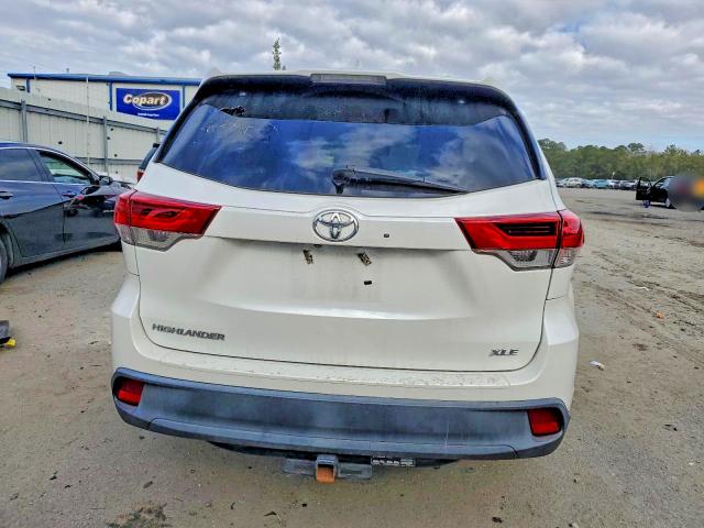 Photo 6 from auction – 2018 TOYOTA HIGHLANDER with VIN 5TDKZRFH7JS536409