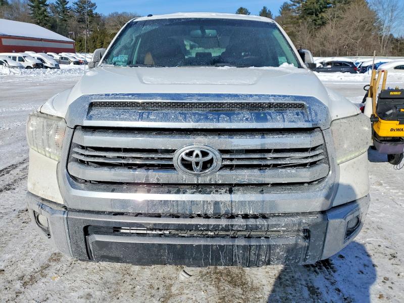 Photo 5 from auction – 2016 TOYOTA TUNDRA with VIN 5TFAY5F18GX552003