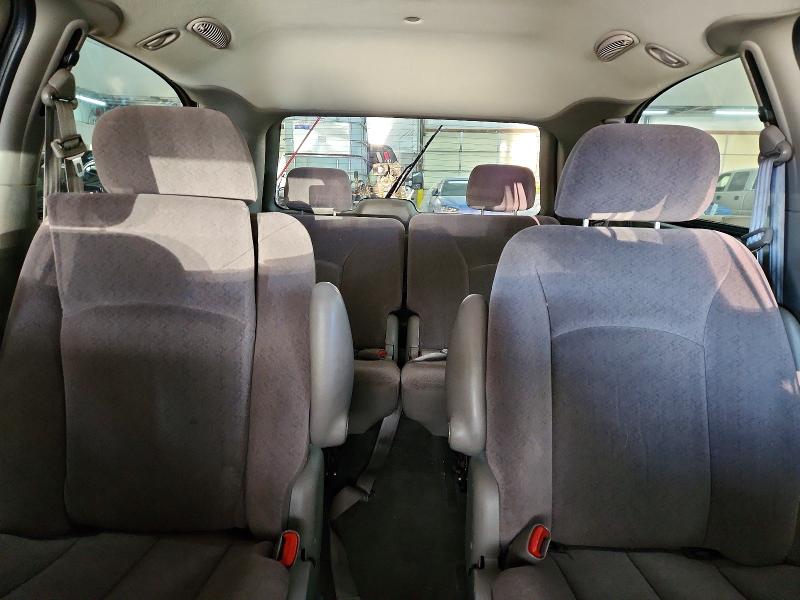 Photo 10 from auction – 2001 CHRYSLER TOWN & COU with VIN 2C8GP44G31R115271