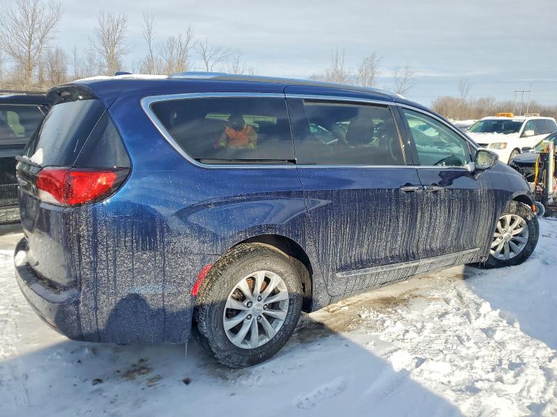 Photo 3 from auction – 2018 CHRYSLER PACIFICA T with VIN 2C4RC1BGXJR204407