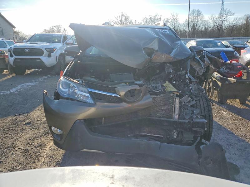 Photo 5 from auction – 2015 TOYOTA RAV4 LIMIT with VIN 2T3DFREV5FW328558