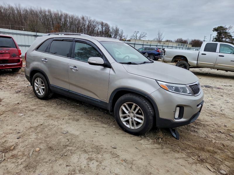 Photo 4 from auction – 2014 KIA SORENTO LX with VIN 5XYKTCA61EG541273