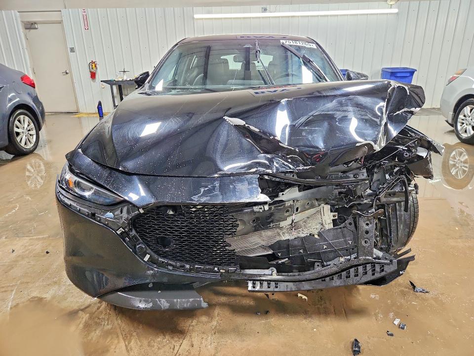 Photo 5 from auction – 2019 MAZDA 3 with VIN JM1BPBMM3K1123673