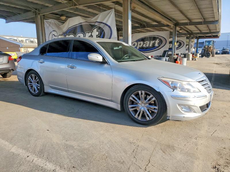 Photo 4 from auction – 2013 HYUNDAI GENESIS 3. with VIN KMHGC4DD5DU224580
