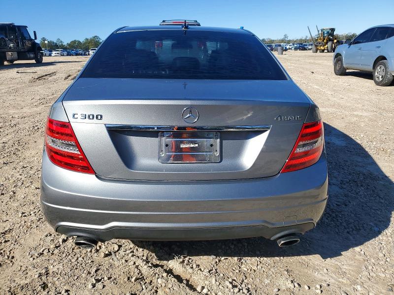 Photo 6 from auction – 2012 MERCEDES-BENZ C with VIN WDDGF8BB6CR231484
