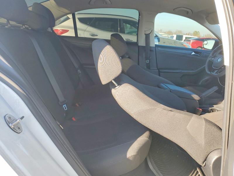 Photo 10 from auction – 2015 VOLKSWAGEN JETTA BASE with VIN 3VW1K7AJ9FM342483