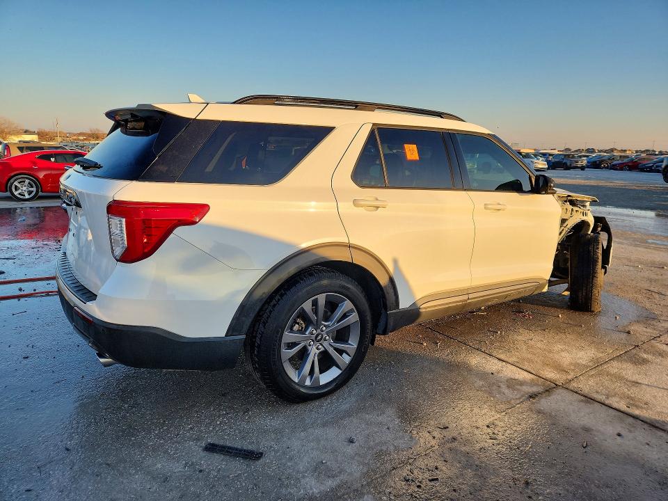 Photo 3 from auction – 2021 FORD EXPLORER with VIN 1FMSK7DH0MGA04375