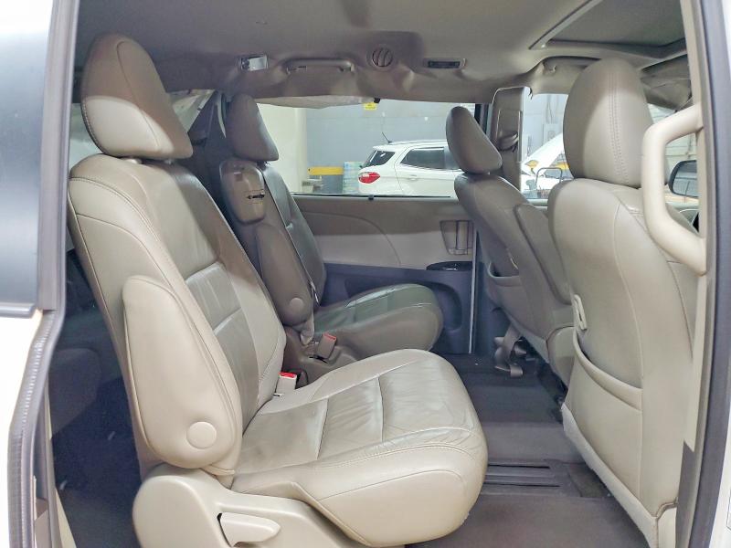 Photo 11 from auction – 2016 TOYOTA SIENNA XLE with VIN 5TDYK3DC4GS720850