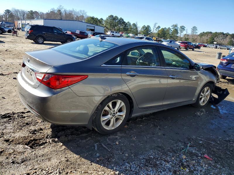 Photo 3 from auction – 2011 HYUNDAI SONATA SE with VIN 5NPEC4AC9BH114338
