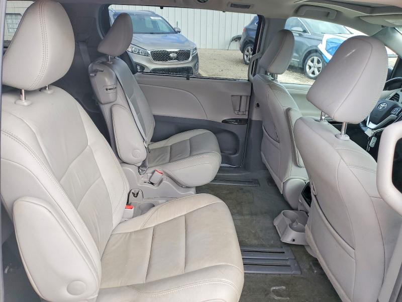 Photo 11 from auction – 2016 TOYOTA SIENNA XLE with VIN 5TDYK3DC0GS696028