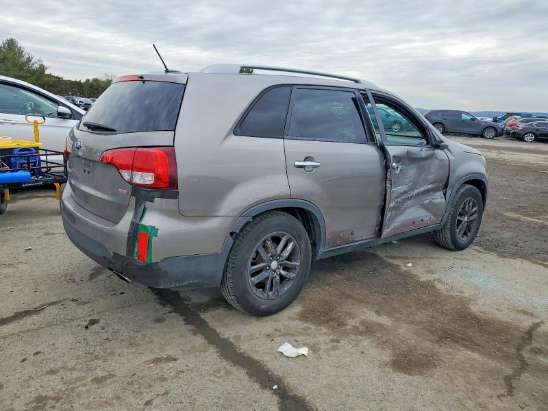 Photo 3 from auction – 2015 KIA SORENTO with VIN 5XYKT3A68FG662075