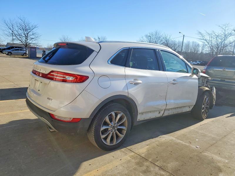 Photo 3 from auction – 2017 LINCOLN MKC with VIN 5LMCJ2C9XHUL11545