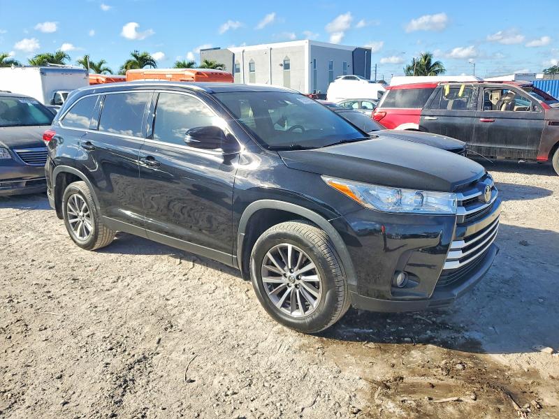 Photo 4 from auction – 2019 TOYOTA HIGHLANDER with VIN 5TDJZRFH0KS590051