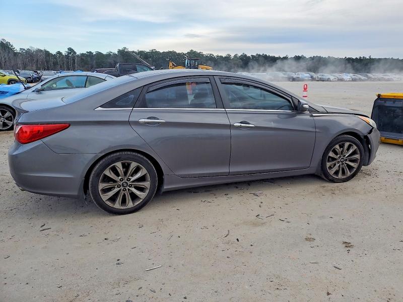 Photo 3 from auction – 2013 HYUNDAI SONATA SE with VIN 5NPEC4AB1DH573888