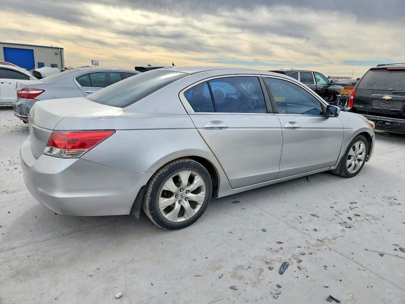 Photo 3 from auction – 2008 HONDA ACCORD EXL with VIN JHMCP26858C040665