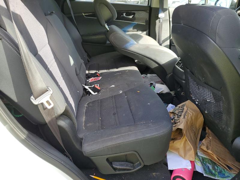 Photo 11 from auction – 2016 KIA SORENTO with VIN 5XYPG4A37GG121896