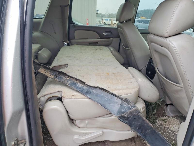 Photo 11 from auction – 2011 CHEVROLET SUBURBAN with VIN 1GNSCJE02BR347270