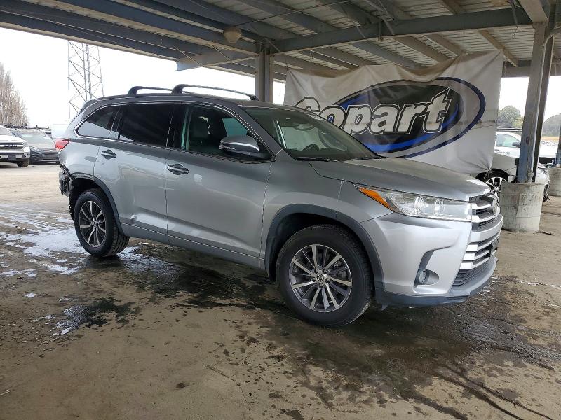 Foto 4 de la subasta – 2018 TOYOTA HIGHLANDER con VIN 5TDJZRFH1JS548941