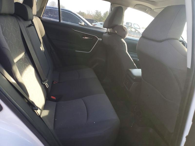 Photo 11 from auction – 2019 TOYOTA RAV4 XLE with VIN JTMP1RFV6KD035317