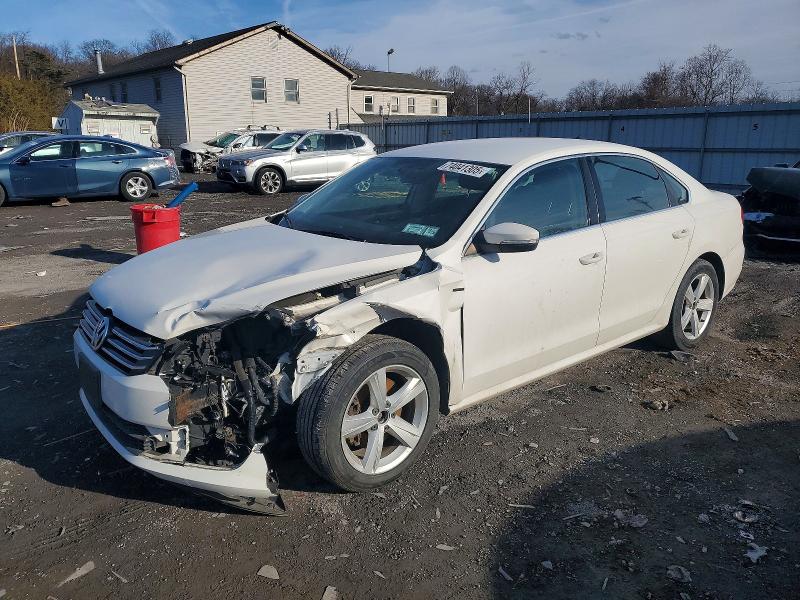 VOLKSWAGEN PASSAT S 2015 with VIN 1VWAT7A3XFC106098 - Photo from auction