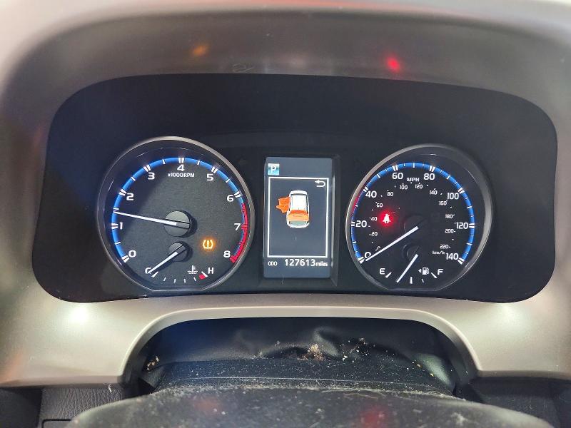 Photo 9 from auction – 2018 TOYOTA RAV4 with VIN JTMZFREV8JJ722407