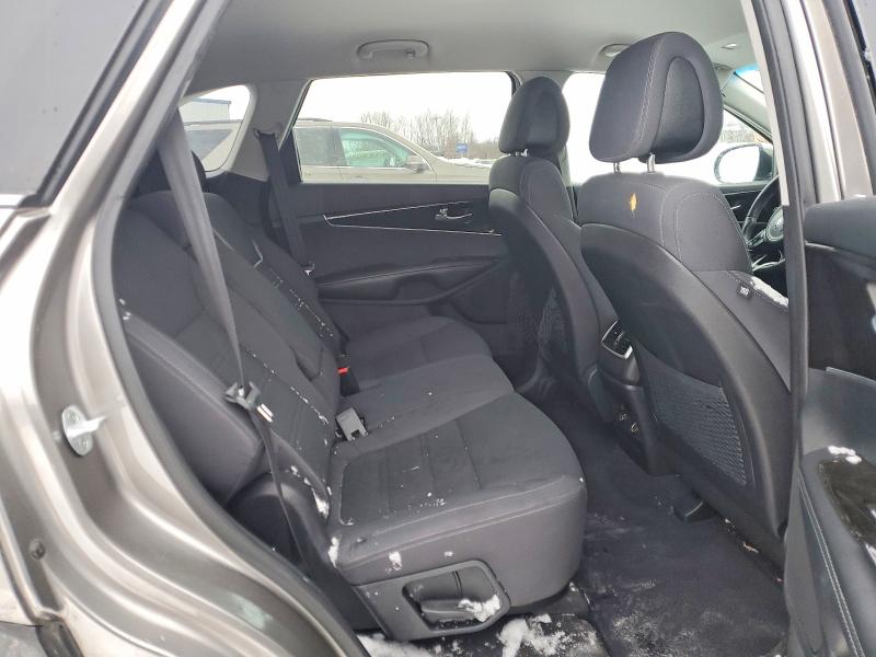 Photo 11 from auction – 2016 KIA SORENTO LX with VIN 5XYPGDA37GG031163