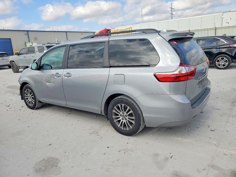Photo 2 from auction – 2018 TOYOTA SIENNA XLE with VIN 5TDYZ3DC7JS901976