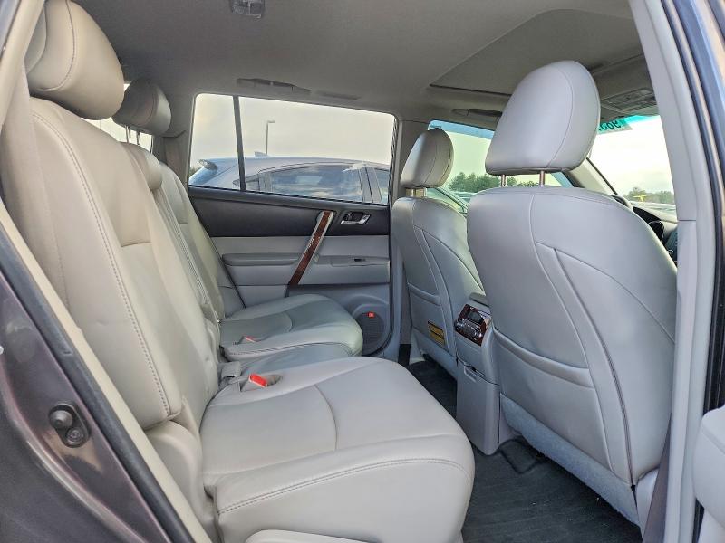 Photo 11 from auction – 2011 TOYOTA HIGHLANDER with VIN 5TDDK3EH0BS081870