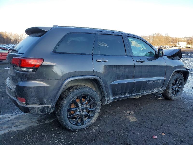 Photo 3 from auction – 2017 JEEP GRAND CHEROKEE with VIN 1C4RJFAG3HC767693