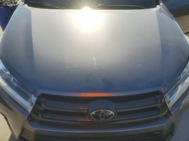 Photo 12 from auction – 2018 TOYOTA HIGHLANDER with VIN 5TDKZRFH2JS535006