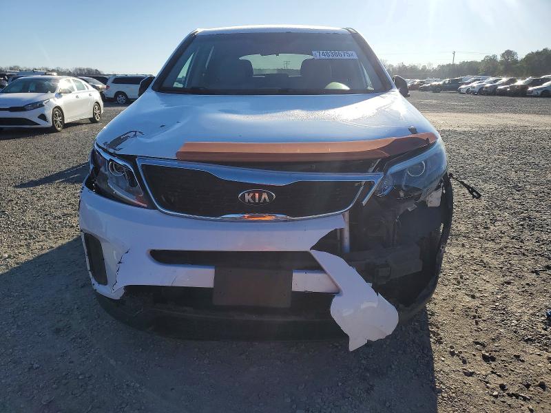 Photo 5 from auction – 2015 KIA SORENTO LX with VIN 5XYKT3A65FG553377