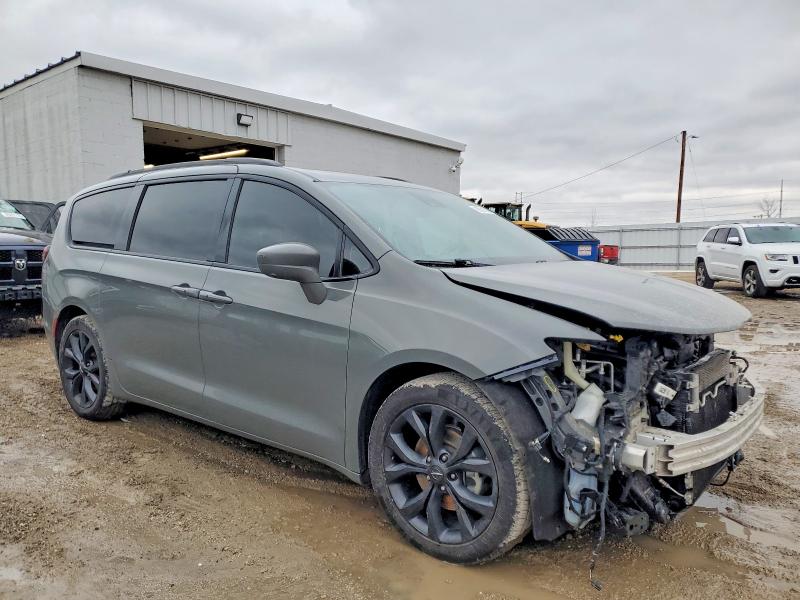 Photo 4 from auction – 2020 CHRYSLER PACIFICA with VIN 2C4RC1EG3LR240583