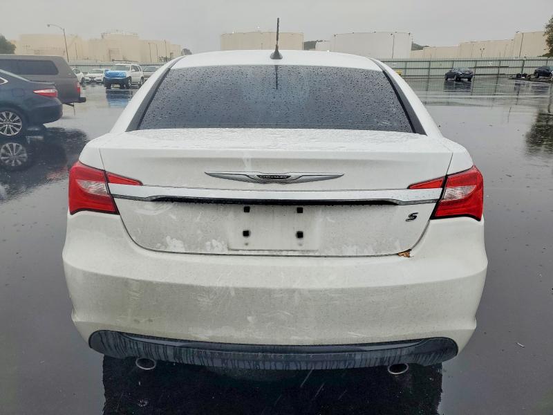 Photo 6 from auction – 2013 CHRYSLER 200 LIMITE with VIN 1C3CCBCG4DN579046