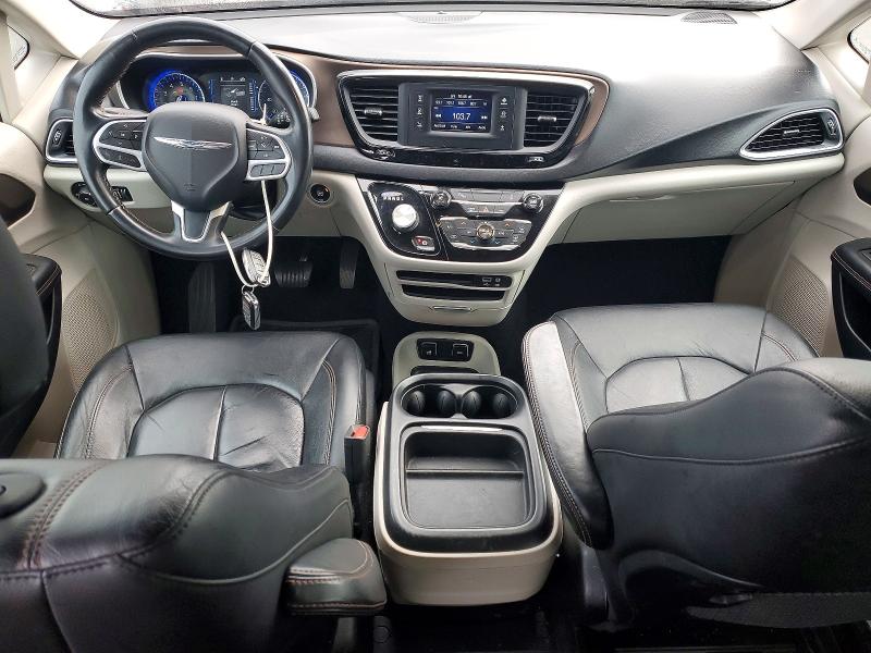 Photo 8 from auction – 2017 CHRYSLER PACIFICA T with VIN 2C4RC1BG4HR633567