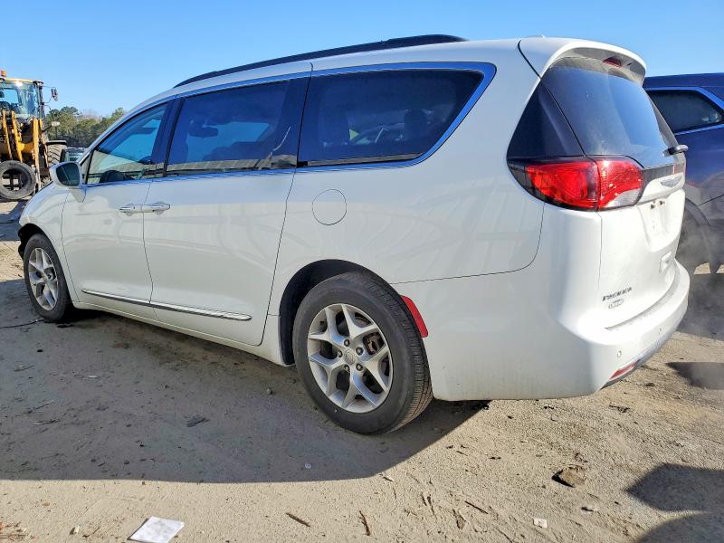 Photo 2 from auction – 2017 CHRYSLER PACIFICA T with VIN 2C4RC1BG5HR533560