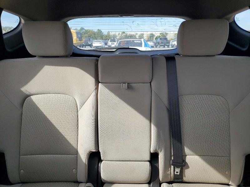 Foto 10 de la subasta – 2016 HYUNDAI SANTA FE S con VIN 5XYZU3LB8GG366299