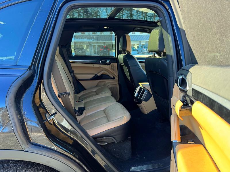 Photo 6 from auction – 2016 PORSCHE CAYENNE SE with VIN WP1AE2A23GLA64607