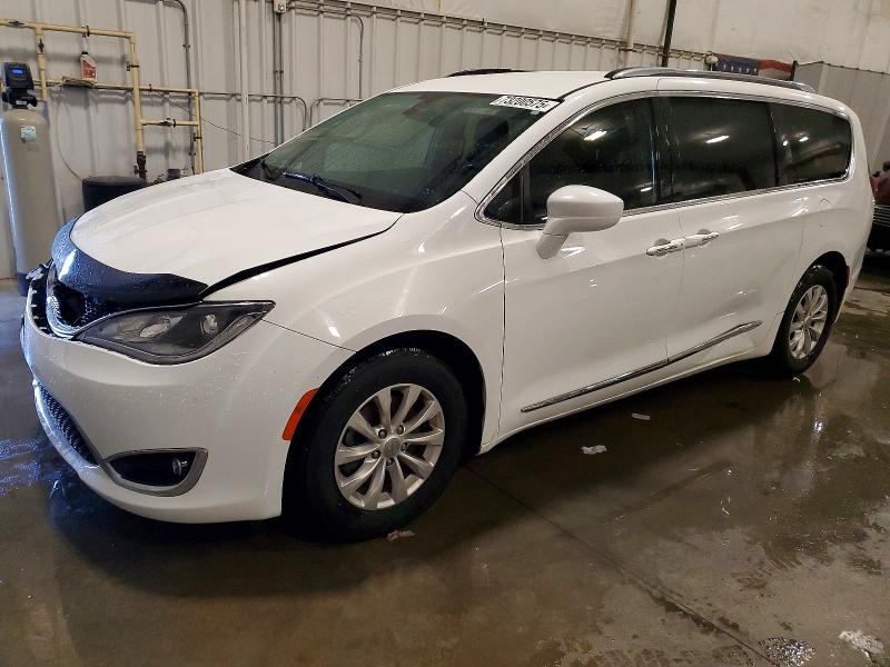 CHRYSLER PACIFICA T 2019 with VIN 2C4RC1BG2KR582867 - Photo from auction