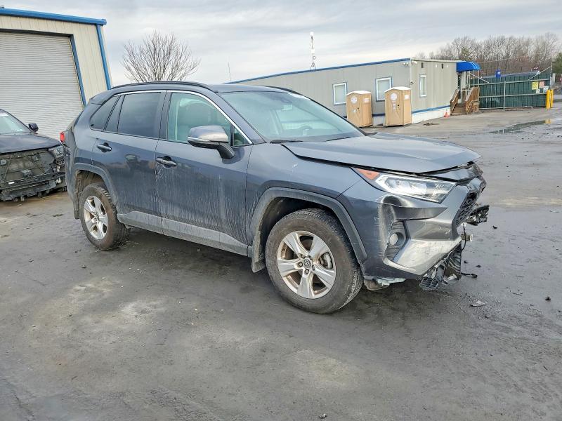 Photo 4 from auction – 2021 TOYOTA RAV4 XLE with VIN 2T3P1RFV2MC238972