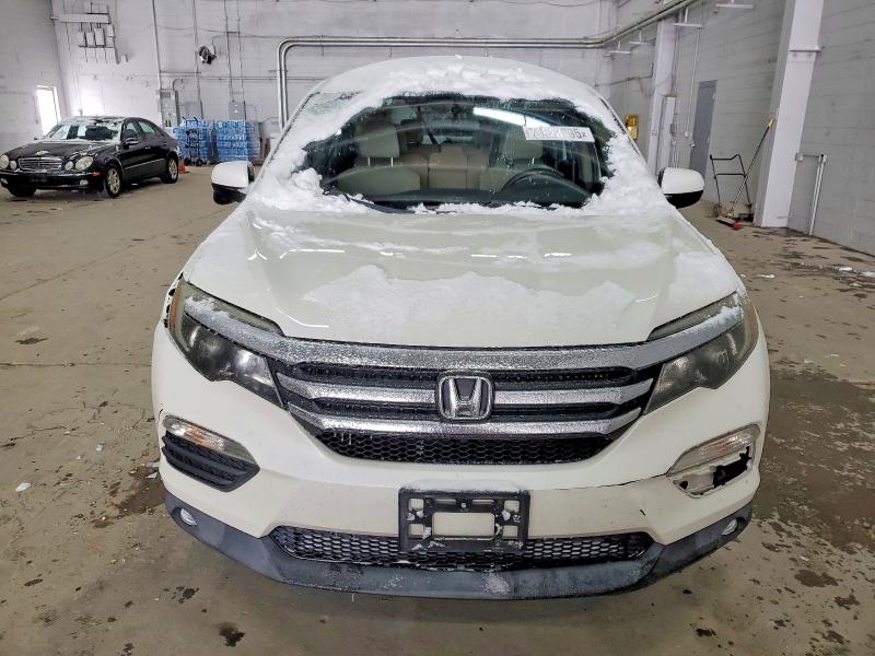 Photo 5 from auction – 2017 HONDA PILOT with VIN 5FNYF5H35HB012140