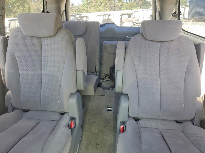 Photo 10 from auction – 2007 HYUNDAI ENTOURAGE with VIN KNDMC233976015727