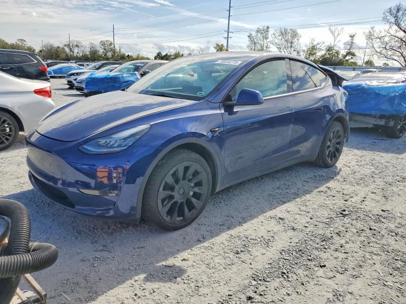 TESLA MODEL Y 2022 with VIN 7SAYGDEE7NF330479 - Photo from auction
