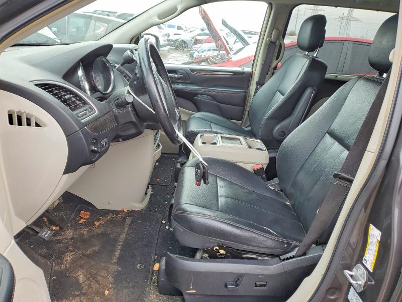 Photo 7 from auction – 2016 CHRYSLER TOWN & COU with VIN 2C4RC1BG3GR283699