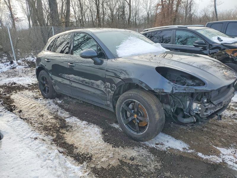 Photo 4 from auction – 2017 PORSCHE MACAN with VIN WP1AA2A50HLB09316