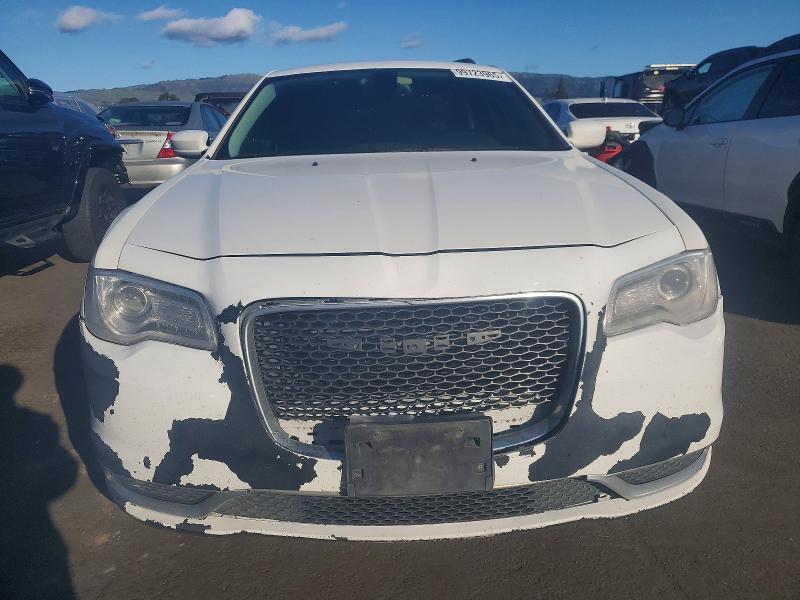 Photo 5 from auction – 2016 CHRYSLER 300 LIMITE with VIN 2C3CCAAG9GH206840