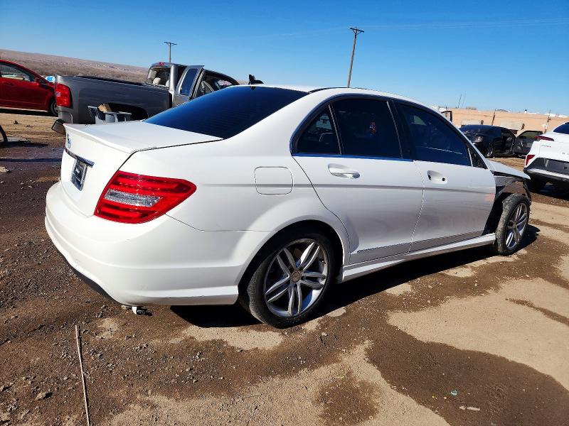 Photo 3 from auction – 2014 MERCEDES-BENZ C 250 with VIN WDDGF4HB3EA960480