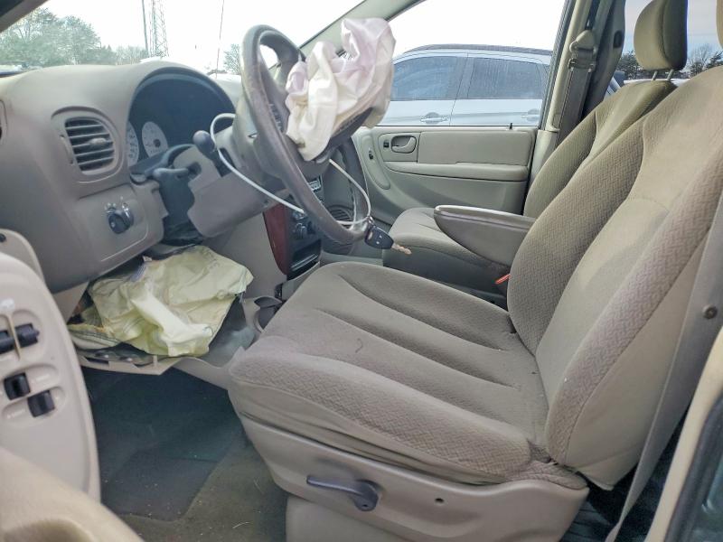 Photo 7 from auction – 2006 CHRYSLER TOWN AND C with VIN 1A4GP45R26B528168