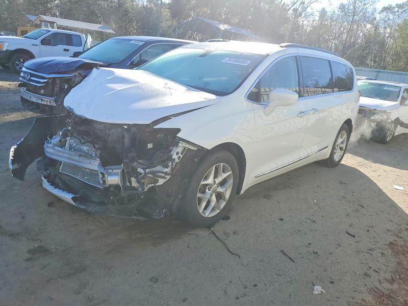 CHRYSLER PACIFICA T 2017 with VIN 2C4RC1BG5HR533560 - Photo from auction